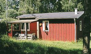 I gåafstand til en børnevenlig, milevid sandstrand ligger dette rare hus. Det har en dejlig beliggenhed lige op til et grønt område. Mulighed for leg, boldspil og tennis. ...