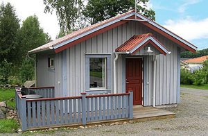  Dejligt feriehus i skønt område med kun 400 m til børnevenlig sandstrand og promenaden ved havet. Dejlig terrasse ved huset. 2 km til spændende bil- og flymuseum. ...