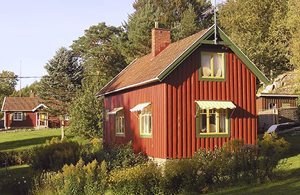  Flot hus midt i naturen nær havet, et naturreservat. Göteborg med butikker, museer, Liseberg m.m. 35 km. S1 i hems, adgang via uindrettet loft. ...