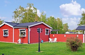  Velholdt, meget hyggeligt hus, 800 m fra stor, børnevenlig sandstrand. Solrig, ugenert terrasse. Anneks med 4 senge. Båstad 5 km. ...
