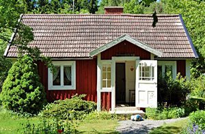  Enkelt, lille hus, der ligger hyggeligt og helt ugenert i skovlysning. Fiskemlg. og familievenligt badested 700 m. Ansigtssolarium. Fine udflugtsmål til skærgården og de mange øer. ...