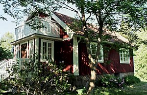  Nyrenoveret, meget hyggeligt og rummelig hus med lyst og stille beliggenhed i skoven. Skøn