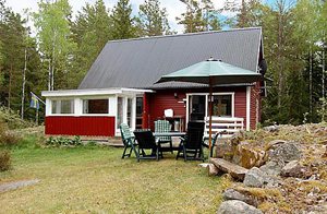  Hytte i skov nær vandrestier og søer med badepladser. Stor åben terrasse og udestue. S03089: 125 m. Fælles kano. ...