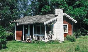  Velholdt godt hus i roligt, solrigt og smukt område. Overdækket terrasse. Laksefiskeri 1 km. Stort friluftsbad 10 km. Markaryd 17 km ...