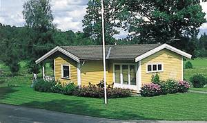 Velholdt og godt hus på bondegård. Udsigt over dæmning. Laksefiskeri kan arrangeres. Båd i fin bade-/fiskesø. Adgang til vaskemsk. ...