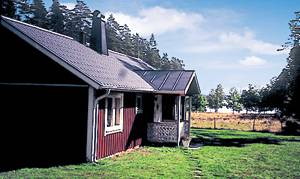  Feriehus med udsigt over søen Flåren. Stort alrum med brændeovn. Fiskemlg. af ædelfisk 3 km. Grillplads ved søen. ...