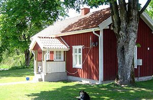 Nyere hus i ægte torpstil midt i den smålandske idyl. Kun 400 m til søen Bolmen med 365 øer, fine bade- og fiskemuligheder. Isaberg og High Chaparral 40 km. ...