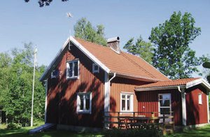 Hyggeligt hus med rolig beliggenhed på stor grund. Gratis båd og fiskeri i Lillesjön. Mod gebyr i større sø, 700 m. S1 er gennemgangsrum. Isaberg 24 km. ...