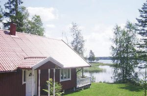  Meget flot og smukt beliggende hus på en stor søgrund ved søen Flaten. Stor terrasse ud mod søen. Gratis båd og fiskeri i søen. ...