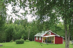 Fritidshus på stor, fin grund med udsigt over Karshultssjön med gratis fiskeri og egen båd. Isaberg 25. Fælles sauna, vaskemaskine, tørretumbler: 20 m. ...