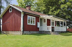 Dette feriehus ligger i smuk landlig natur ved søen Bolmen. Der er udsigt til søen fra terrassen. Ljungby 30 km. ...