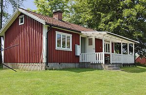  Dette feriehus ligger i smuk landlig natur ved søen Bolmen. Der er udsigt til søen fra terrassen. Ljungby 30 km. ...