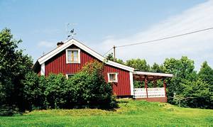  Idyllisk 1800-tals gård nær skov. Kakkelovn i stuen samt sauna i separat bygning. Tranås 6 km. ...