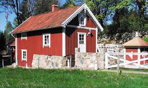  Charmerende og pænt femetagers hus.Ikke egnet for små børn. Loftshøjde i stuen er 185 cm. Lave døre. Dejlig balkon. 2 ekstrasenge. ...