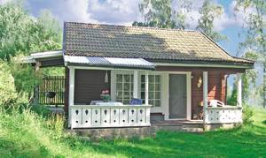 Pænt hus med åben pejs (inkl. brænde) og overdækket terrasse. Smukt område med udsigt over søen. Adgang til ekstra fryser. Ekstra båd og motor kan lejes. ...