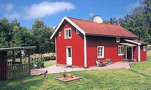  Velholdt hus i grønne omgivelser. S05090/S05339 400 m. Tranås 15 km. Gränna 60 km. ...