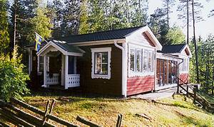 Renoveret og velholdt hus med flot søudsigt. Stejl nedgang til søen hvor der findes et hyggehjørne med møbler und egen bro. ...