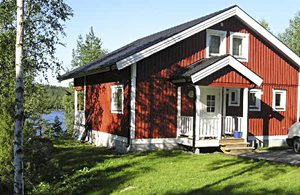  Højt beliggende hus med en vidunderlig udsigt over Uvasjön. Bro og godt fiskeri. Nabo til