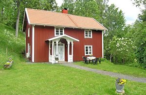  Charmerende 1800-tals hus i naturskønt område med meget interessant flora og fauna. Flot indretning. Egen bademulighed og grill ved søen. ...