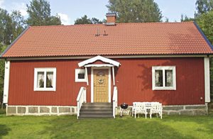 Ugenert og højt beliggende hus ved søen Åsnen. Nyt baderum i 2008. Kulturhistorisk område. Egen bådplads. Delvis søudsigt. ...