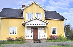 Stueetagen på en bondegård, hvor 1. sal ikke er beboet. Fiskemuligheder i mindre sø, 500 m derfra. Fine bademlg. i Dundersjön, 4 km. ...