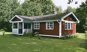 Hyggeligt hus beliggende i roligt og smukt område. 15 km til Sävsjö med bl.a. eventyrbad. Dobbeltsengen er 120 cm bred. ...