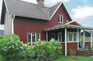  Meget charmerende og pittoresk hus fra begyndelsen af 1900-tallet. Huset er renoveret, men den gamle stil er bevaret i overetagen. ...