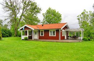  Hus med naturskøn beliggenhed. Stor, delvis lukket terrasse. Gode møbler. Trampolin. Storsjön