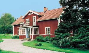  Stort, rummeligt hus på bondegård i smukke omgivelser. Tranås 10 km og Vimmerby 100 km. ...