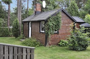  Dette privat beliggende feriehus på Oknö er kun 150 m fra havet. Mange udflugtsmål. Gode bade- og fiskesteder. Kano udlejes. Huset ligger på ejers grund. ...