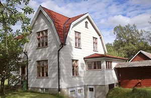  Et godt helårshus både velegnet til nærområdets sommer- og vinteraktiviteter. F.eks. skøjtehal, skibakker, badeanstalt og dyrepark. ...