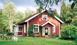 Hyggelig tidligere bondegård med kakkelovne beliggende ca. 10 km fra Kroksøens fiskecamp. Tranemo 10 km. ...
