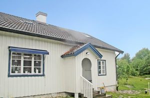  Et rigtig dejligt feriehus med en øde beliggenhed og udsigt over Bolåstjärn. Heste, katte og skoven lige udenfor døren. I området findes rigtig mange gåstier samt bær og svampe. Huset har 9 so ...