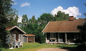  Bjælkehus nær turistbyen Hjo med bla. tempereret bad. En kulturby med mange spændende udflugtsmål. Tæt ved motionsanlæg. Børnevenligt hus. ...