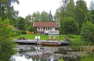  Specielt hus med en unik beliggenhed og egen marina langs Vänern med gratis fiskemulighed og egen båd. Göta Kanal og Sjötorp 3 km. ...