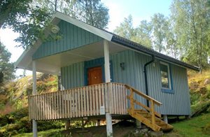  Dejligt lille hus beliggende i skovbrynet ved foden af Kroppefjäll med utallige vandre- og gangstier. Ca. 500 m til Bullaresøerne med båd- og badeplads. Mange bær og svampe i området. ...