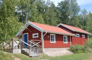  Hyggeligt feriehus på Orust. Landligt beliggende i gåafstand til Skutviken (saltvand) med bade- og fisketure. mange bær og svampe i området. ...