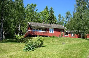 Dette afsides beliggende feriehus har smuk udsigt over landskabet. Fantastiske badestrande 3-4 km derfra. Uberørte skove til gåture og svampejagt. ...