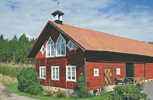  Dejlig lejlighed. Fra de flotte vinduer er der udsigt over en bugt. En børnevenlig sandstrand ligger 150 m derfra. Sauna efter aftale med ejer. Ca. 300 m til S09277 og S09278. Fryser deles. ...