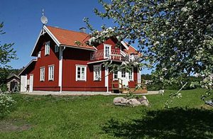  Gennemrenoveret hus i smukt område tæt ved både Kolmårdens dyrepark og Bråviken. Stort, dejligt køkken med kogeø. Ca 25 km til Nörrköping/Nyköping. ...