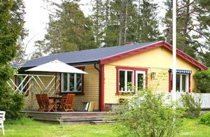 Dejlig sommerhus i god standard beliggende ved et skønt badested. Kun 15 minutters kørsel til Visby med et fantastisk kulturliv og seværdigheder. ...