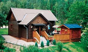  Dette pæne hus ligger i en meget fin egn med mange seværdigheder og nær mange søer. På grunden findes en separat bygning med sauna. ...