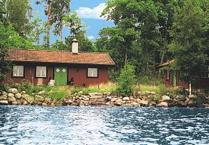  Lige ned til søen ligger dette pæne hus der er smagfuldt indrettet. Tæt ved huset findes familievenlig badestrand. Huset er omgivet af natur der indbyder til vandreture, eller bær- og svampeplukn ...