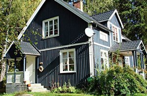  Hyggeligt hus nær søen Stora Gla i det idylliske Glava Glasværk. I nærheden af naturreservatet Glaskogen med mange vandrestier og gode fiskemuligheder. ...