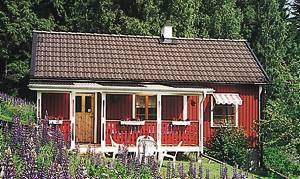 Hyggeligt og velholdt hus i rolige omgivelser. Højt beliggende med herlig udsigt over egnen og søen Gunnern. Arvika 14 km. ...