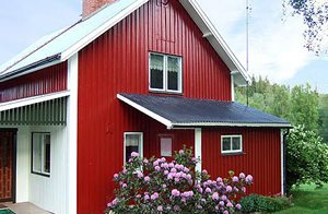  Hyggeligt og komfortabelt hus i fredfyldt område nær vildmarken og den norsk grænse. Fine vandreområder og et rigt dyreliv. 1,5 km til Dalslands kanal. ...