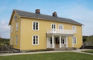  Herregård med storslået udsigt over søen Ånimen og det dalslandske landskab. Huset har