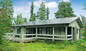 Godt og veludstyret hus, der er pænt indrettet. Der er en sydvendt terrasse. ...