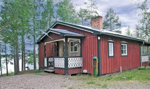 Hyggeligt hus, der ligger pragtfuldt og afsides på odde ved sø. Der er en stor terrasse med aftensol. Särna 23 km. ...