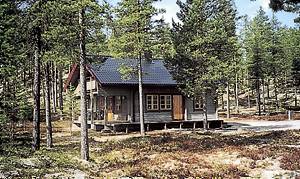  Velholdt hus 100 m fra Kringelfjorden, en udløber af Österdalelven. Gode fiskemlg., fine omgivelser. Båd og kano. ...